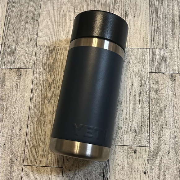 Yeti 12oz travel bottle with commuter cap - Picture 2 of 5